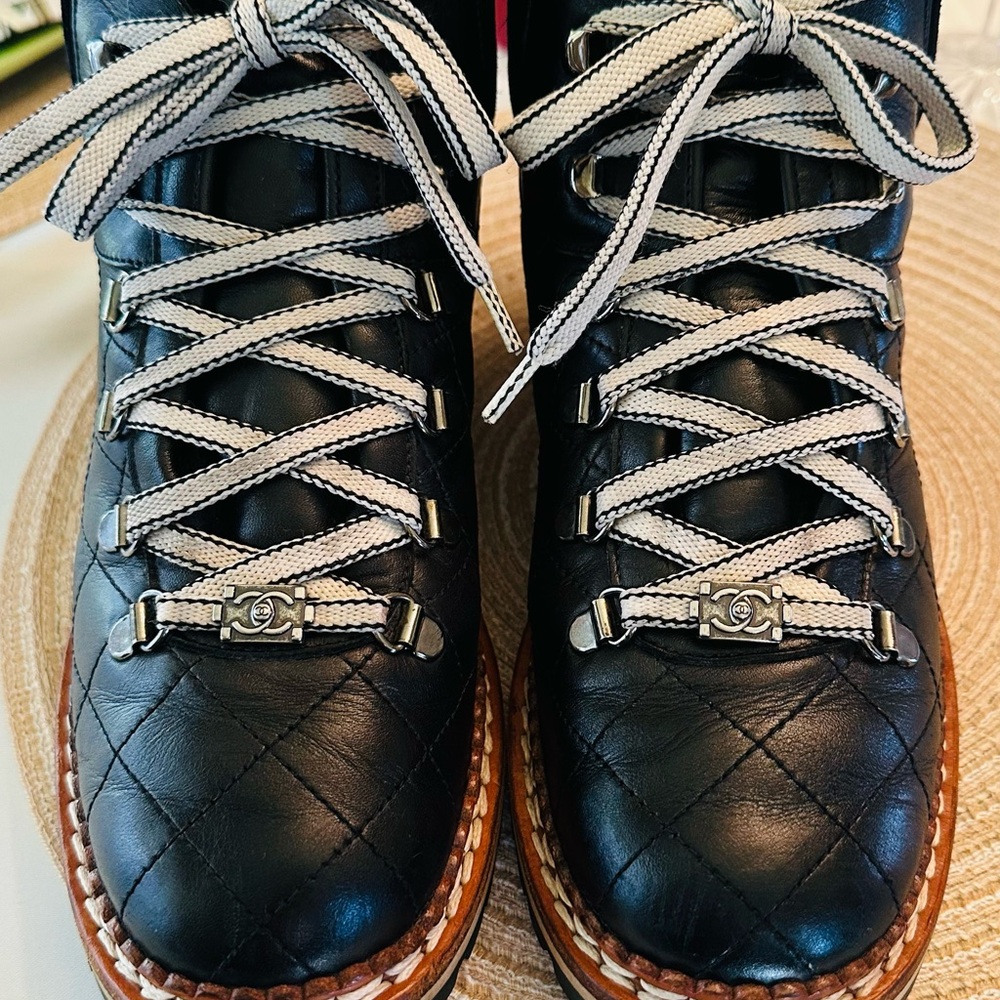 Chanel Chic Black Quilted Women's Boots - Picture 2 of 13